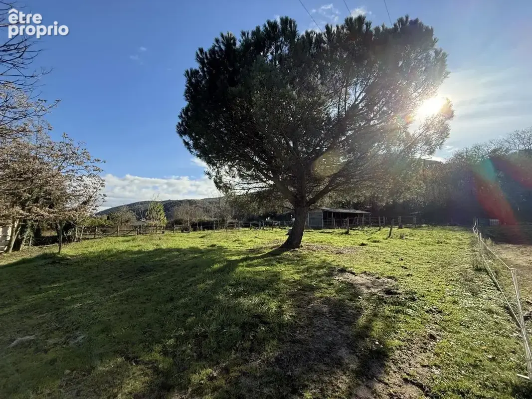 Terrain à SAINT-LAURENT-DU-PAPE