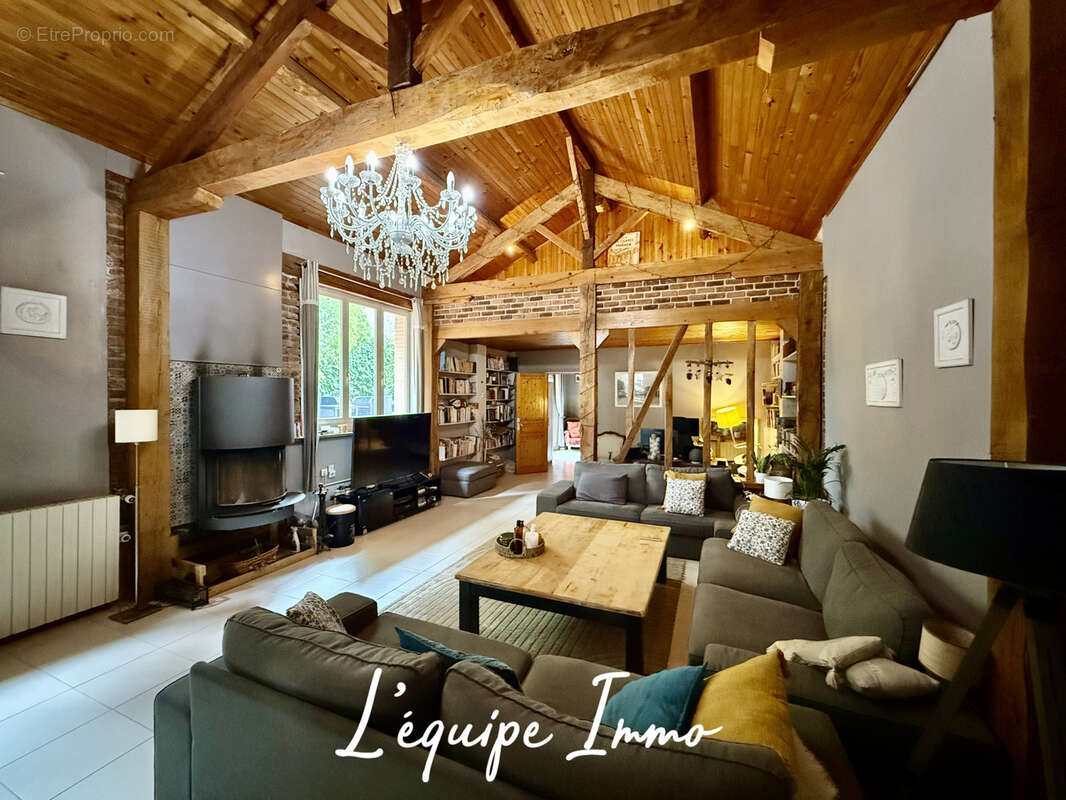 En cœur de ville, demeure familiale aux volumes exceptionnels avec jardin intime et piscine - photo 4