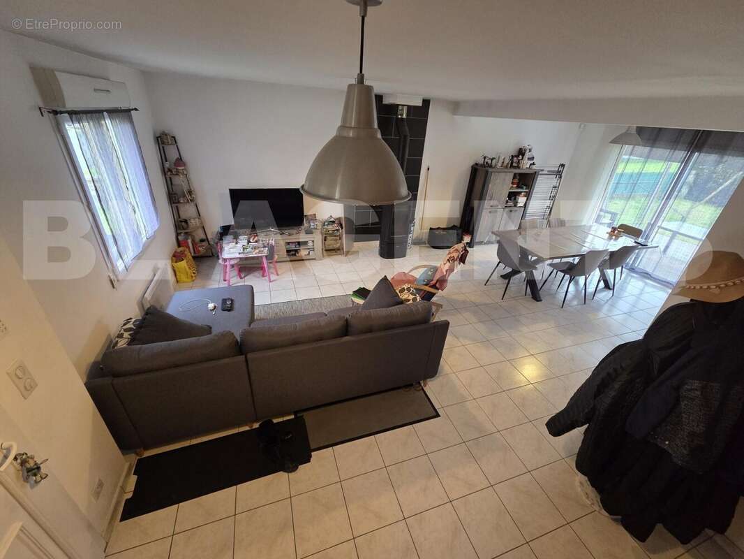 20251202_141430 - Maison à CHAMPAGNE