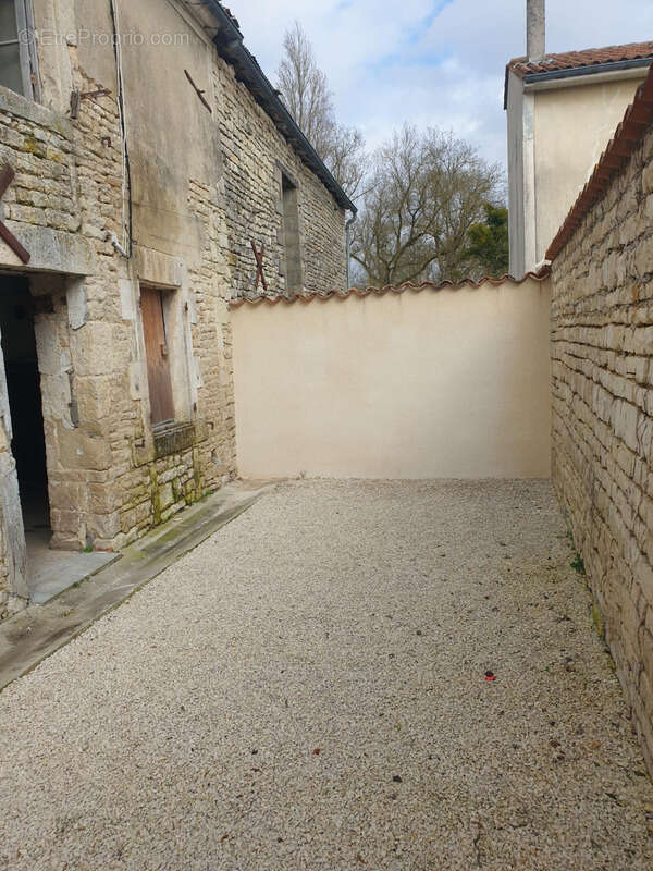 Maison à AIGRE