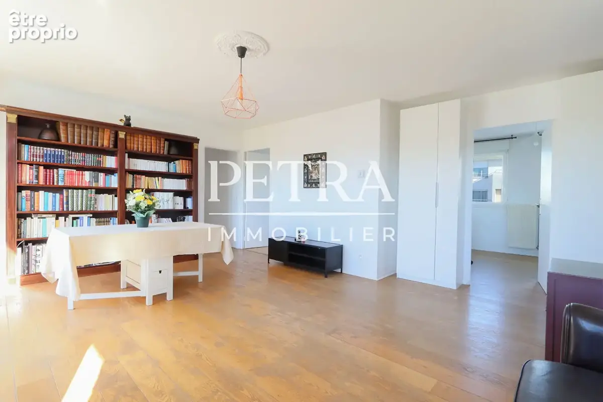 Appartement  5 pièce(s) 96.29 m2 - Centre ville - photo 5