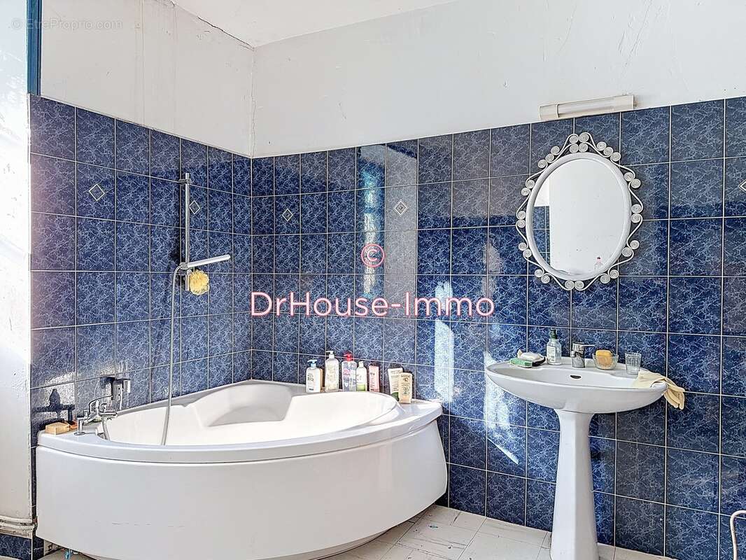 Maison à MANZAC-SUR-VERN