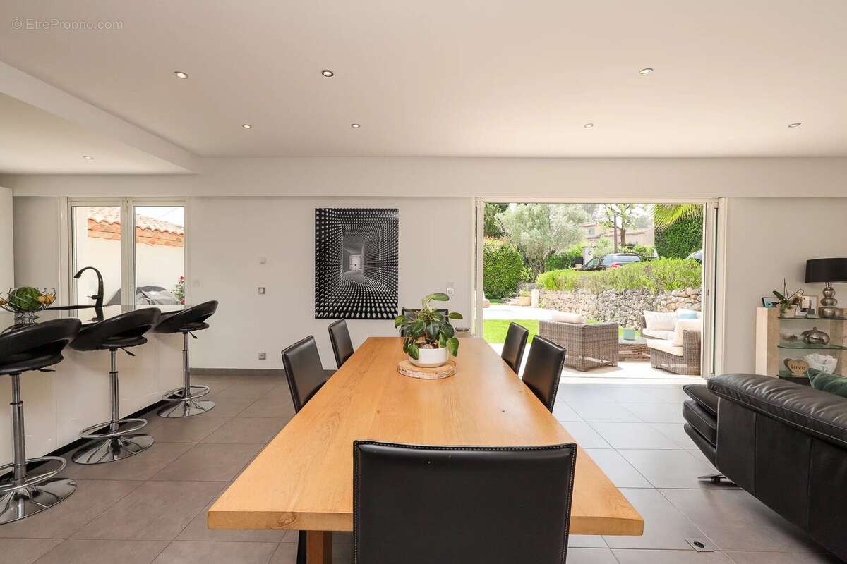 Villa independante 175 m² - piscine - stationnements - photo 7