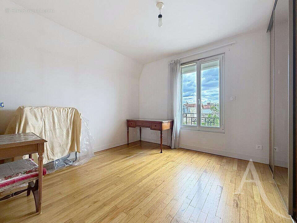 Maison de caractère à Mantes la Ville, 5 chambres, un garage, sous sol total et une dépendance - photo 7