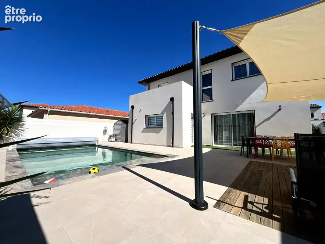 Magnifique villa de standing de 170 m²  sur un terrain 4 faces  avec piscine dans un secteur prisé - photo 6