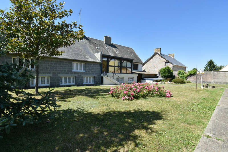 Maison 350 m² à Saint-Mars-D'egrenne  - photo 3