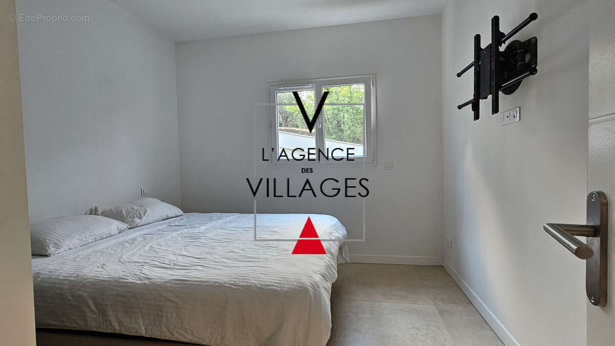 RARE , Bas de villa de plein pied Neuf  avec jardin privatif de 450M 2 - photo 15