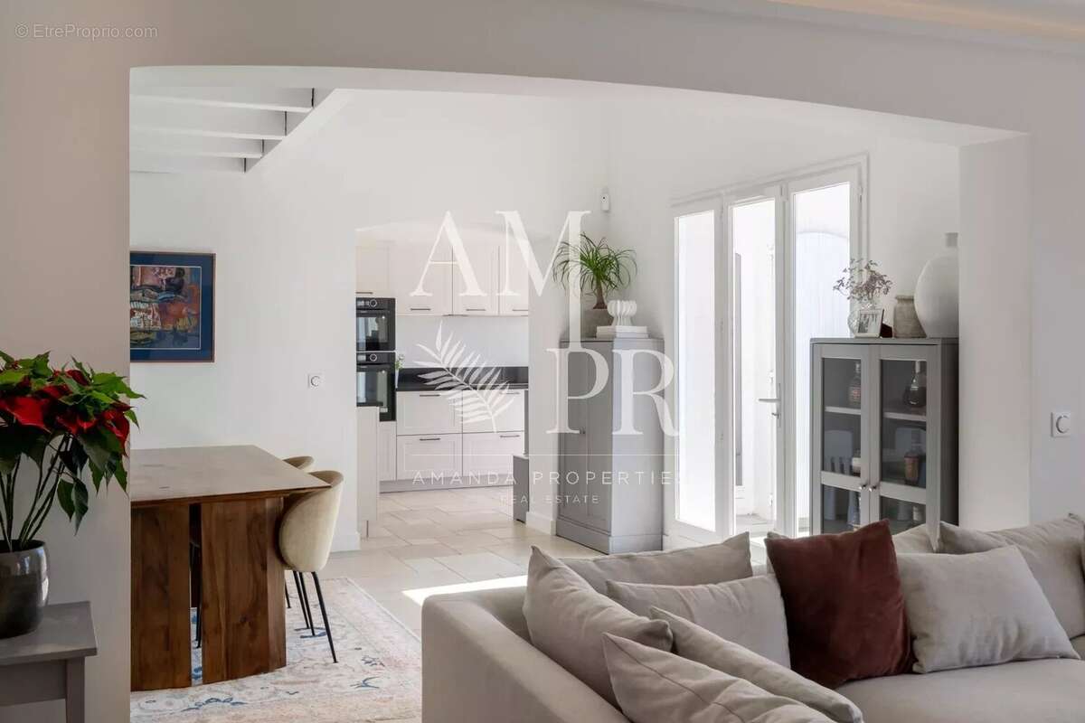 Cannes Californie – Élégance Contemporaine et Vue Mer d’Exception dans un Domaine Privé - photo 8