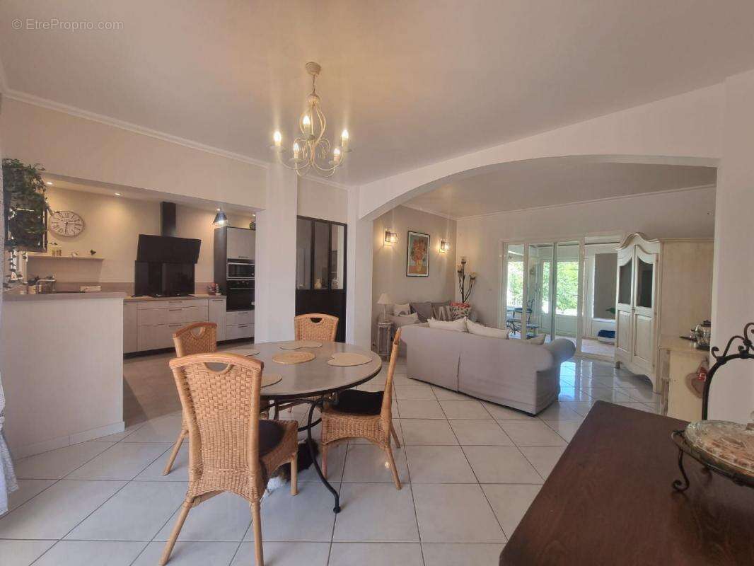 Maison à SAINT-MARTIN-DE-VALGALGUES