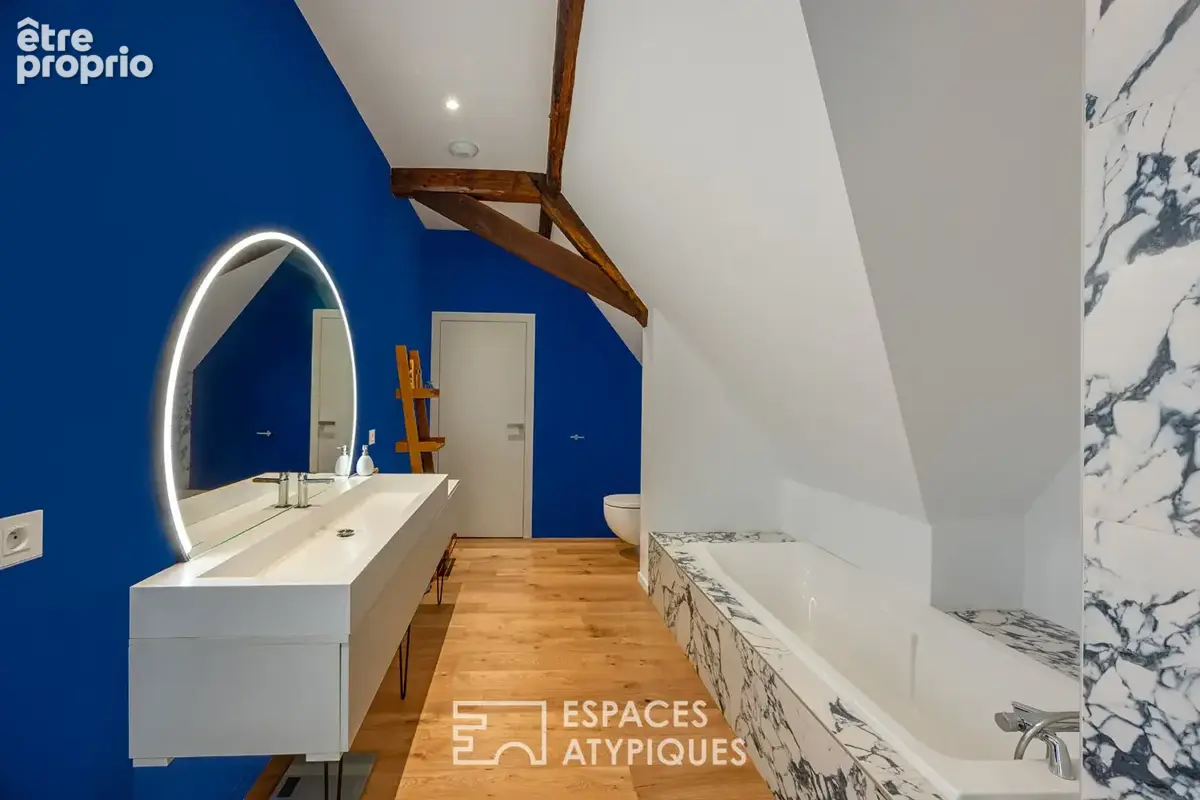 Ancienne grange rénovée à l'esprit brutaliste et sa piscine - photo 13