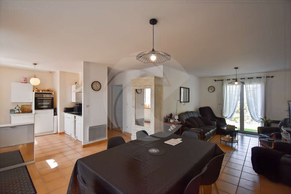 Maison à NEGREPELISSE