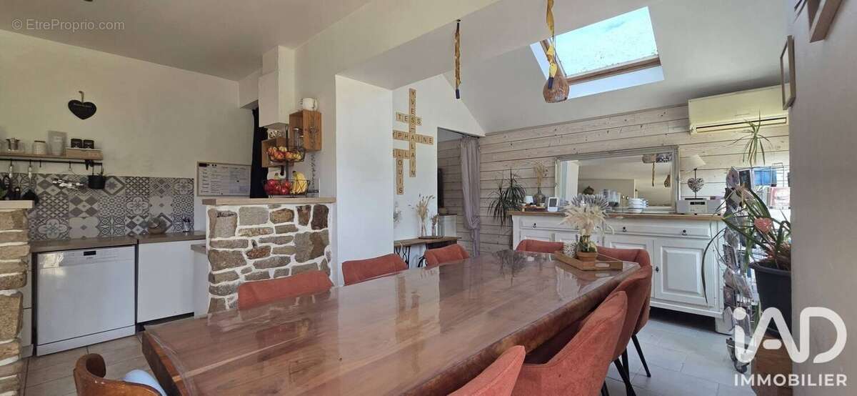 Maison 175 m² à Coray  - photo 8