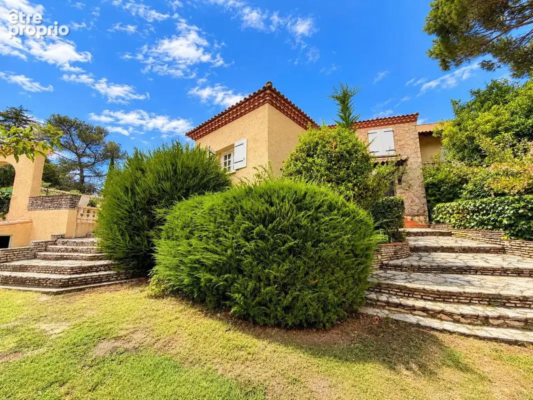 NIMES LA CIGALE Magnifique bastide 6 pièces de 210 m2 avec jardin et piscine - photo 2