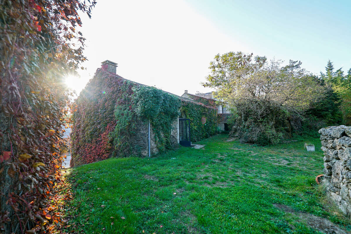 Maison à CASTANET-LE-HAUT