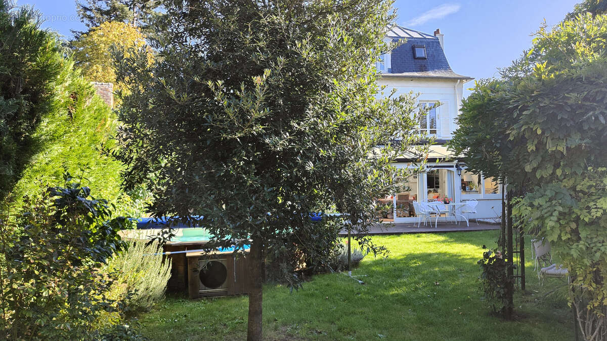 Maison à MONTFORT-L'AMAURY
