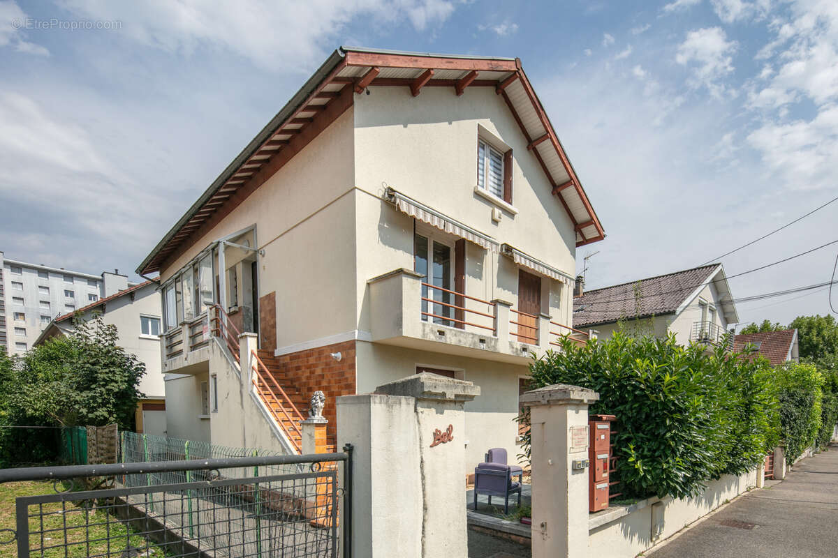 Grenoble - opportunité rare - ensemble immobilier de 4 logements avec garages & dépendances - revenus annuels - photo 18