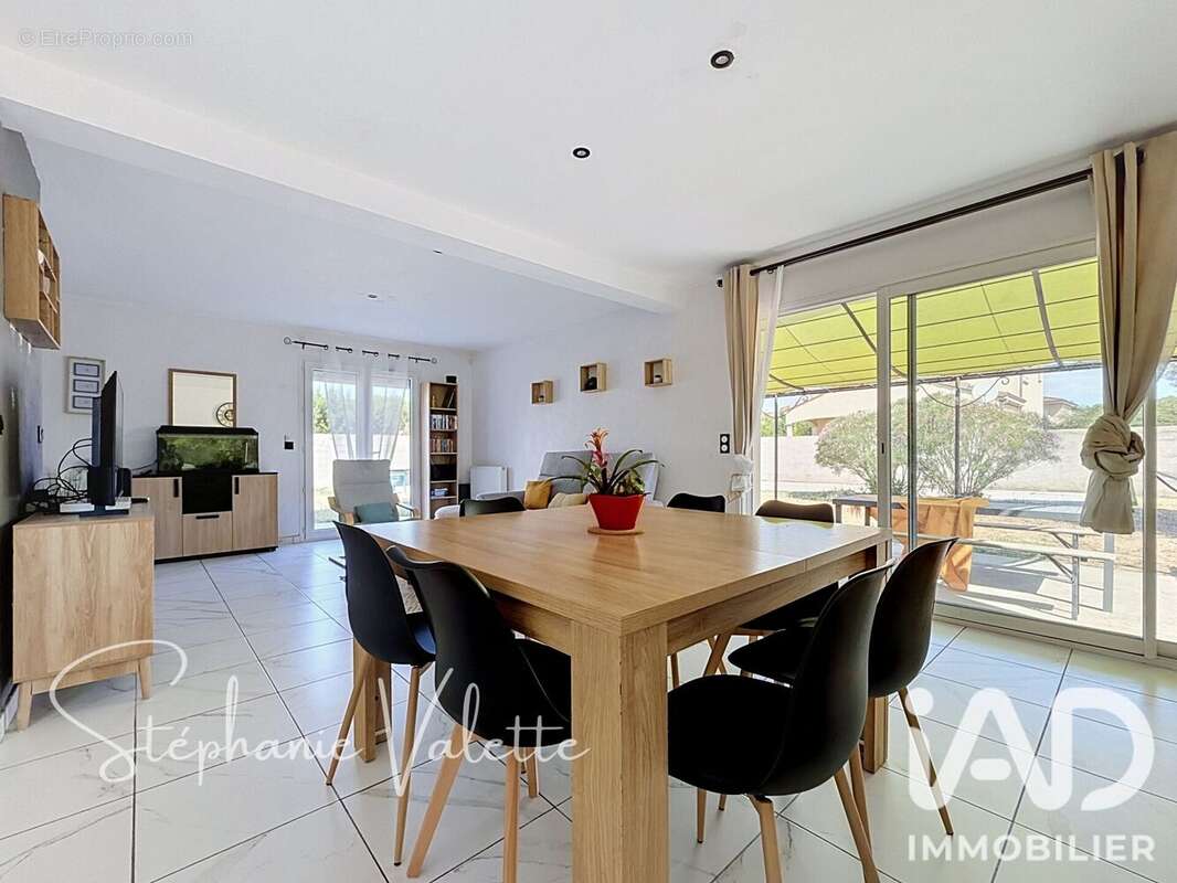 Maison 121 m² à Mours-Saint-Eusebe  - photo 7