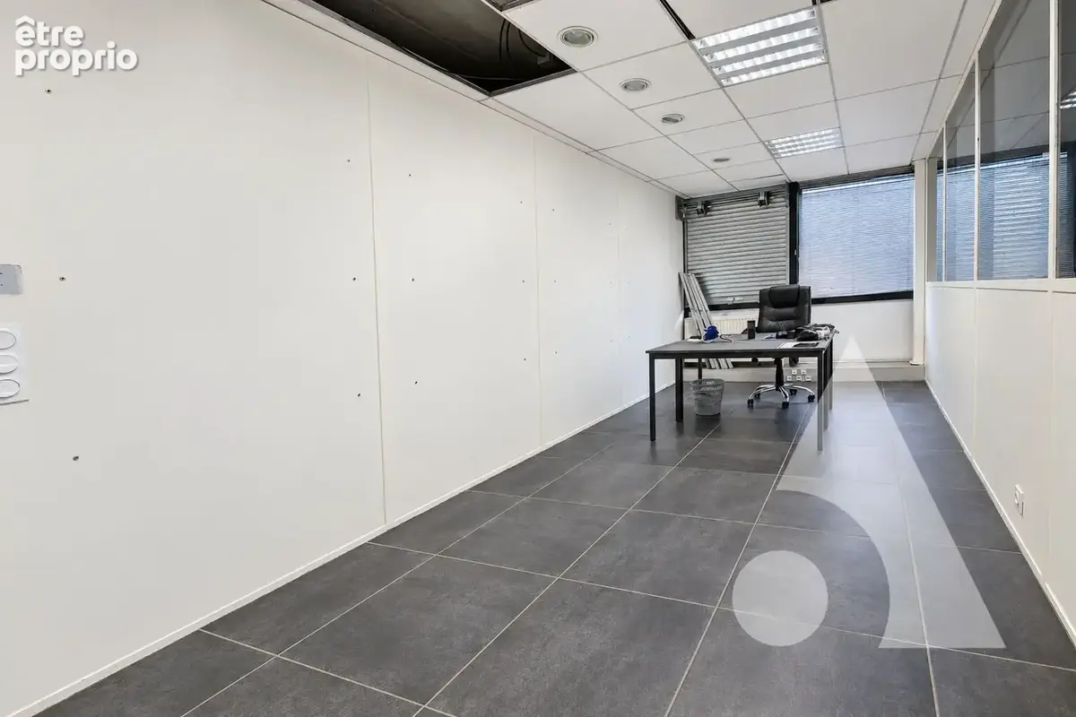 Plateau de bureaux de 193m2 - rez-de-chaussée avec parking. - photo 6