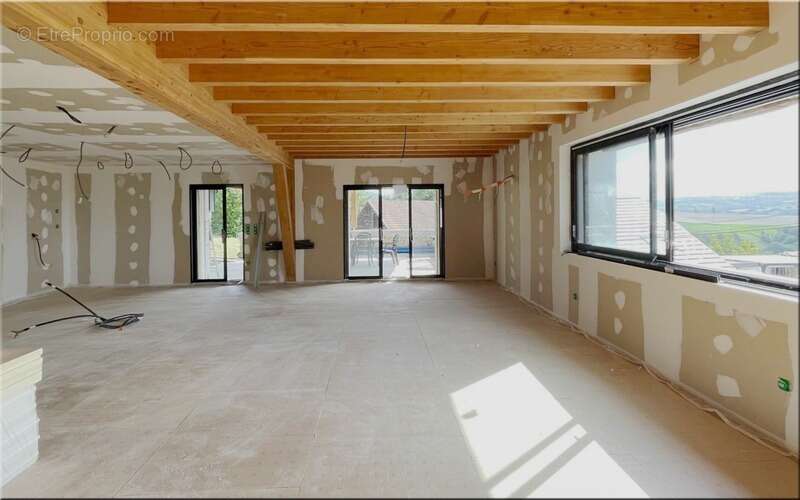 Maison à CHALLONGES