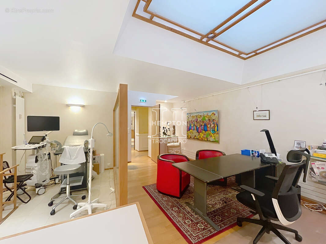 Commerce à PARIS-16E