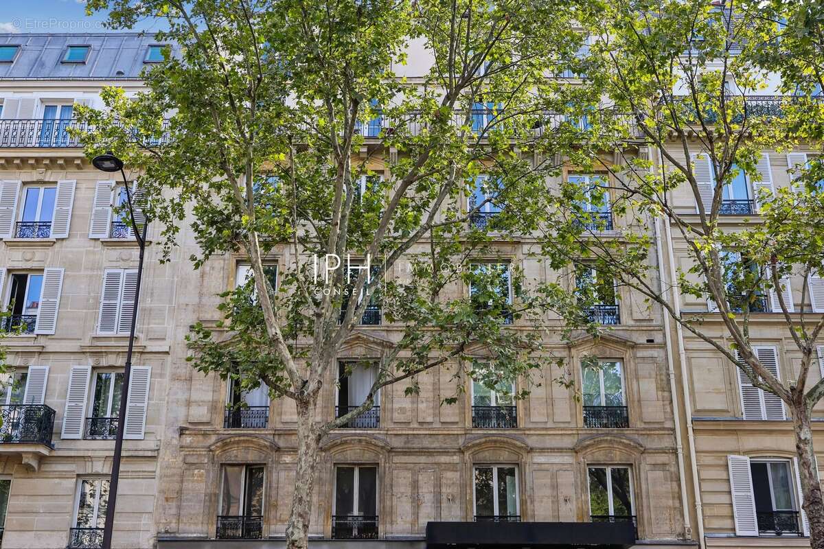Paris 17ᵉ – Avenue des Ternes - photo 16