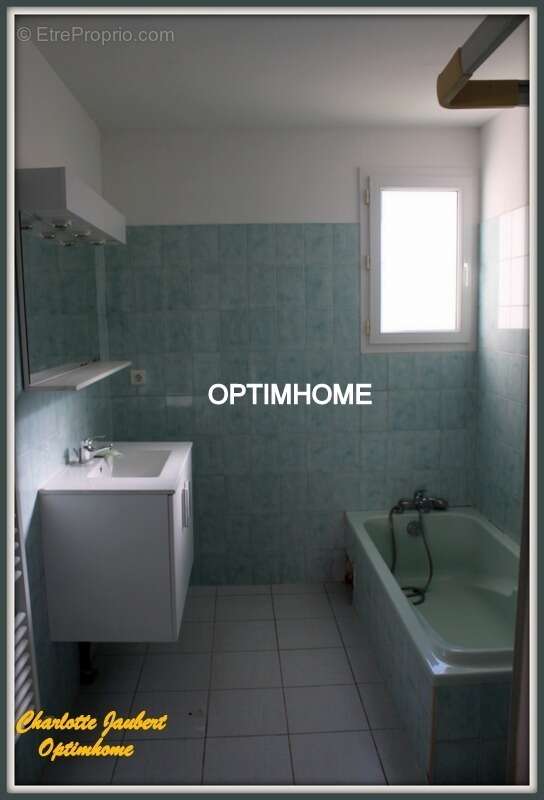 Maison à MONTMOREAU-SAINT-CYBARD