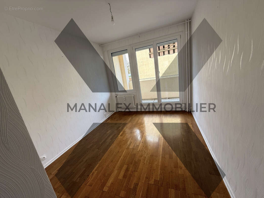 Appartement à LE COTEAU