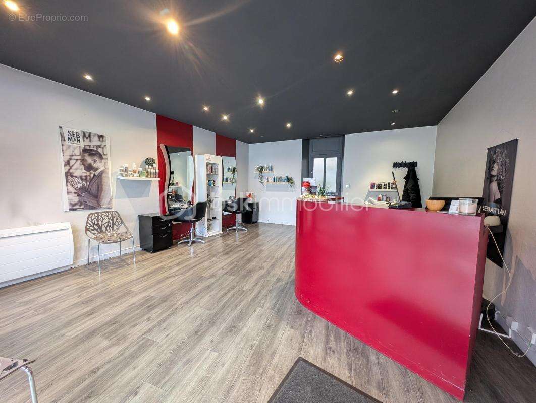 Salon de coiffure avec espace complementaire a exploiter - centre ville de ploërmel - photo 3