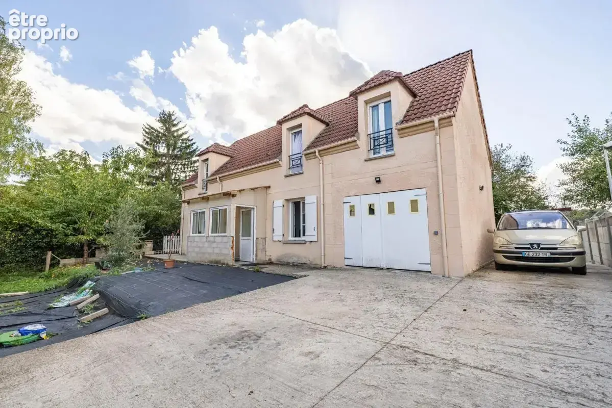 Maison de 6 pièces de 130 m² à Corbeil-Essonnes - photo 1