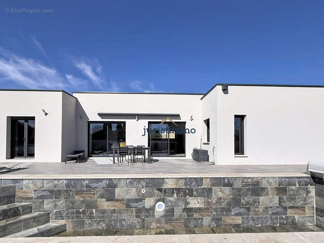 COUP DE COEUR ! Villa d’architecte contemporaine de 2023 avec piscine, garage et vue dégagée à 180o à Vaison-l - photo 19