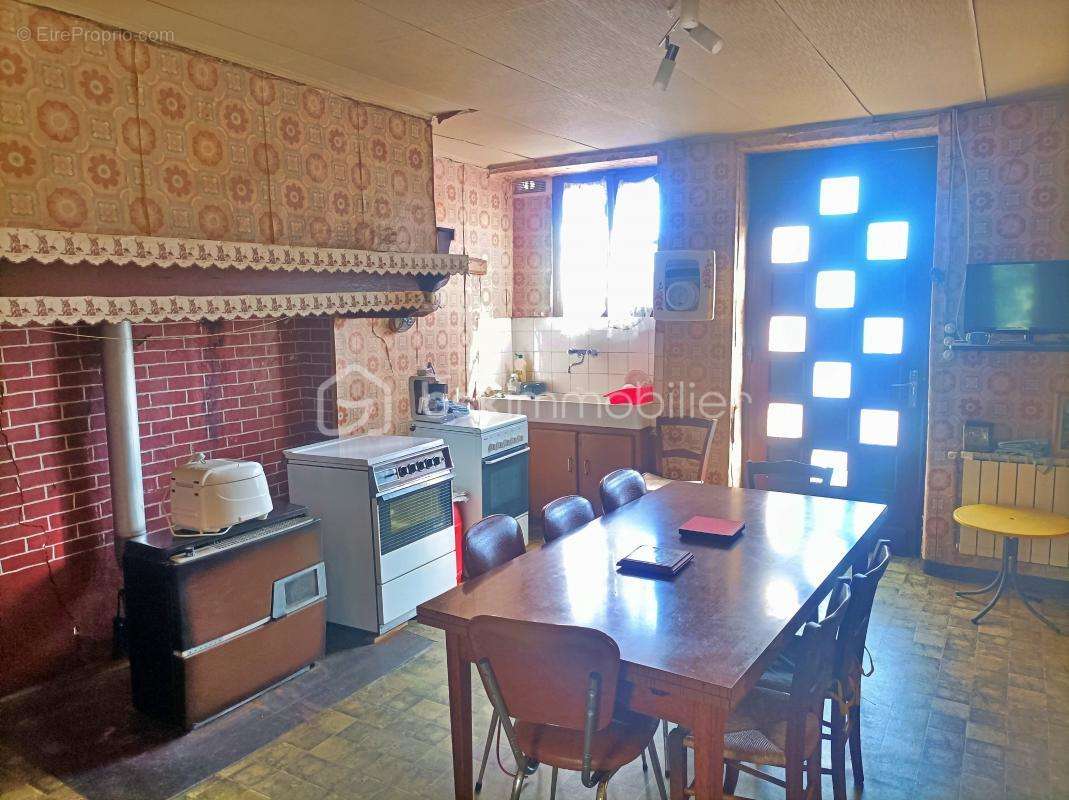 Maison 2 chambres - batiments annexes - terrain  7095 m2 - photo 7