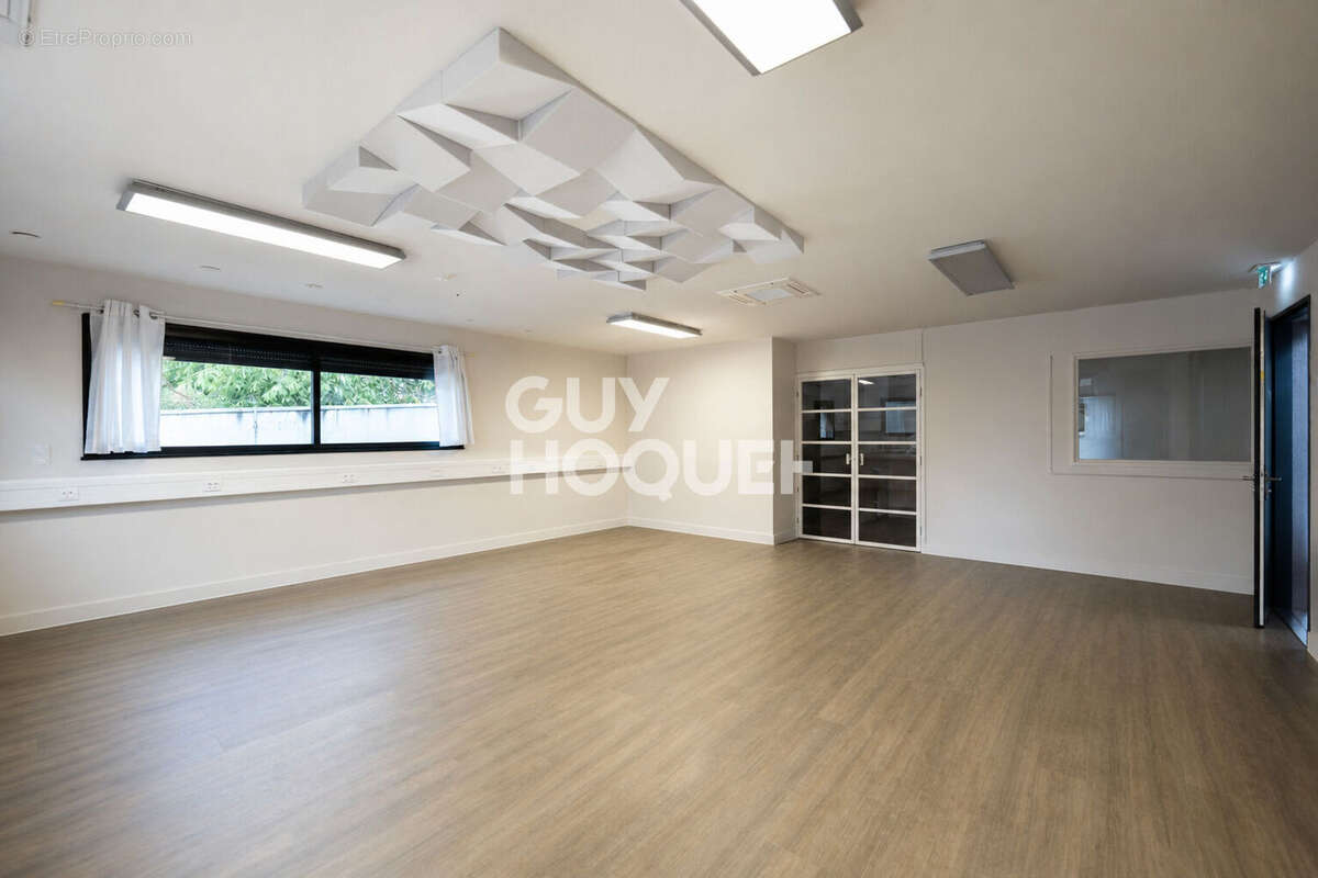 COURNON D'AUVERGNE- Maison d'architecte 301 m2- Piscine - photo 14