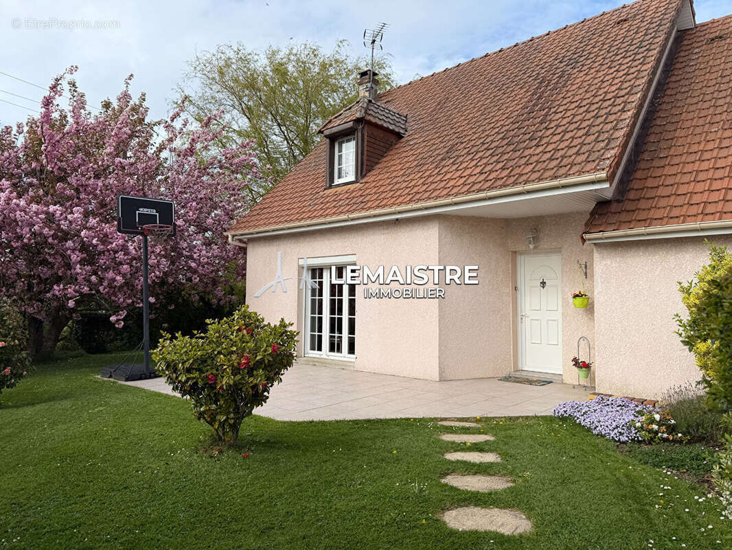 Maison à vendre - ST JOUIN BRUNEVAL - 153 m² - 4 CHAMBRES - Jardin - Sous-sol - photo 11
