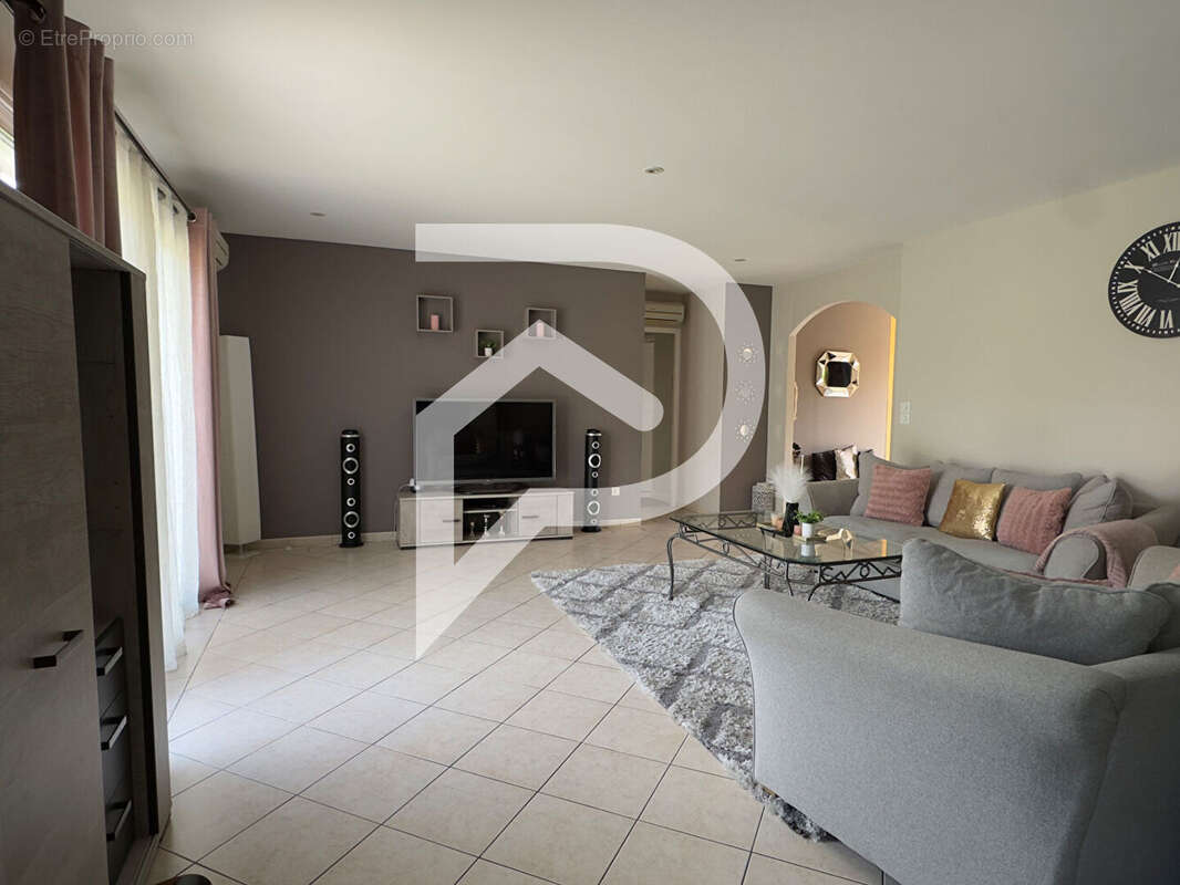 Maison à SAINT-FRONT-DE-PRADOUX