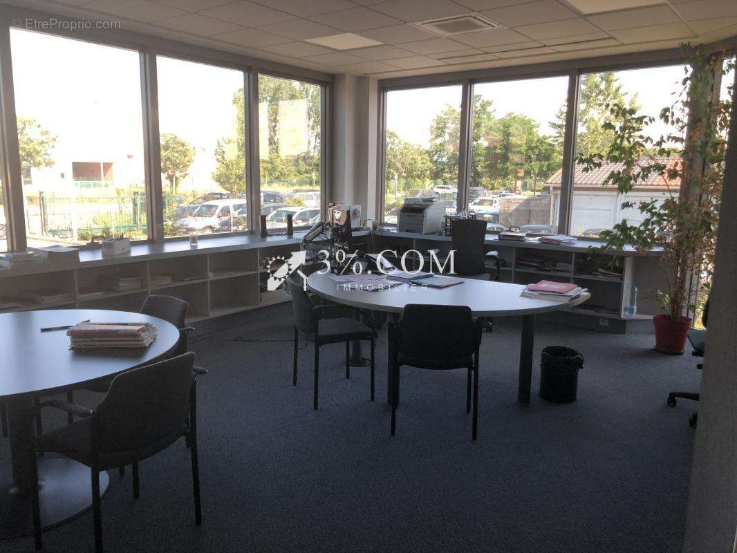 Ensemble Immobilier Bureaux de 375m2 + entrepôts de 3860m2 ( - photo 15