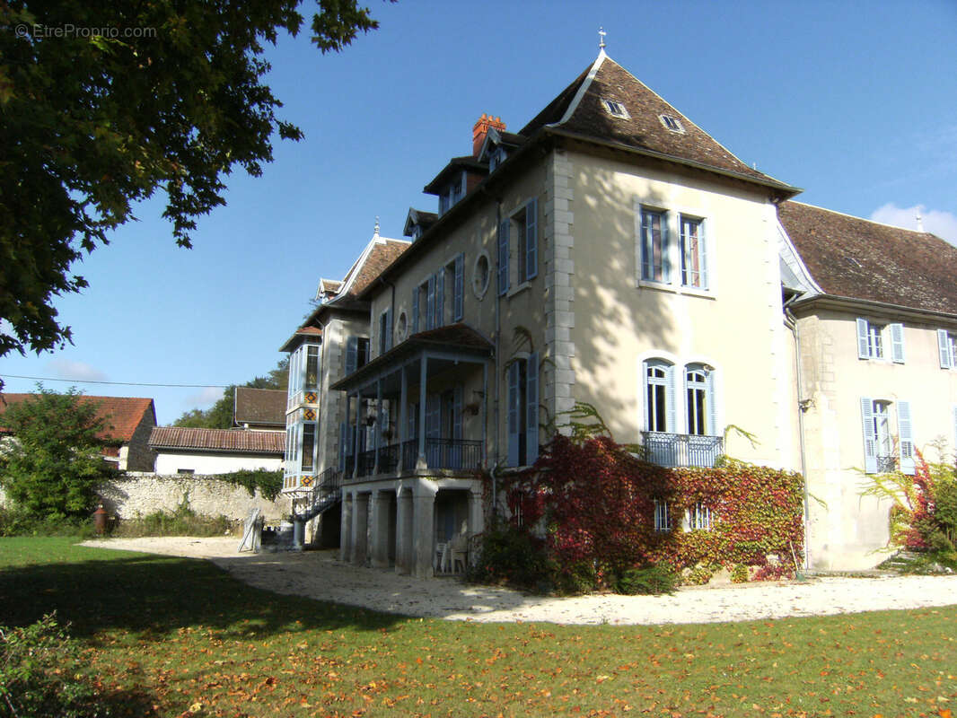 Appartement à CHAZEY-BONS