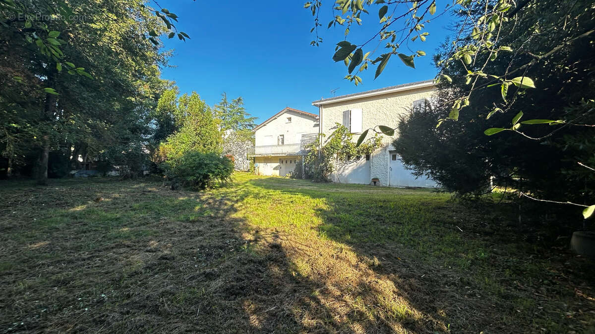 Maison à BESSINES