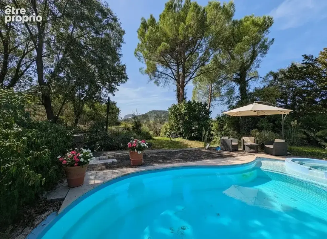 Photo Maison à Saint-Hippolyte-Du-Fort au prix de 945 000€