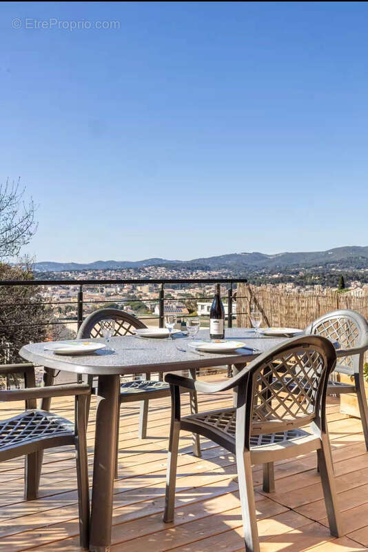 Appartement à SIX-FOURS-LES-PLAGES