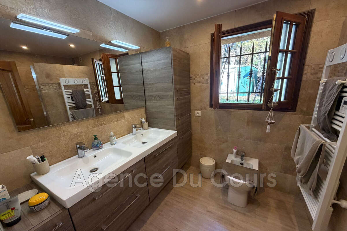 Maison à SAINT-VALLIER-DE-THIEY