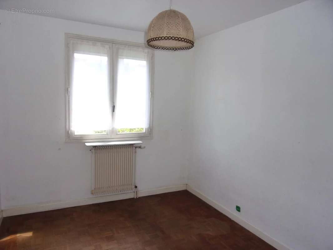 Yzeure, sur 415 m² Maison sur sous-sol - photo 6