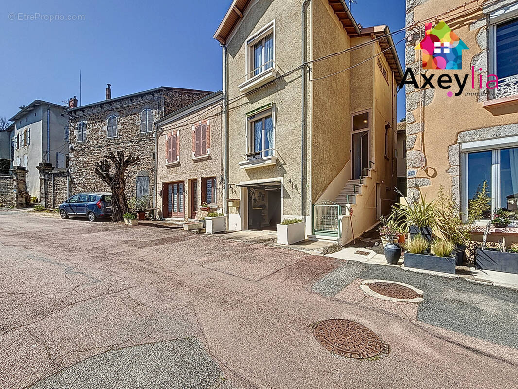 Maison à RENAISON