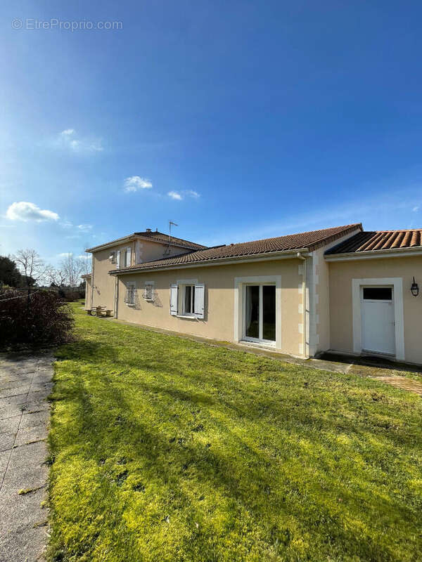 Maison à NEUVILLE-DE-POITOU