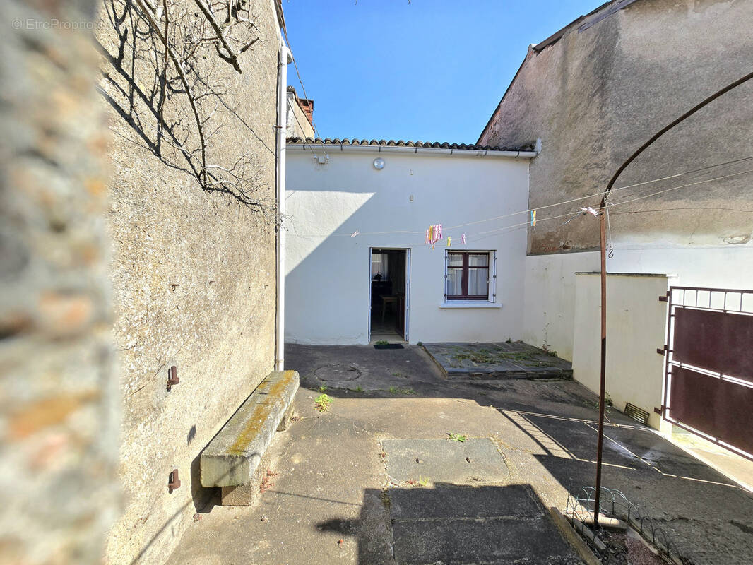 Maison à MOUZILLON