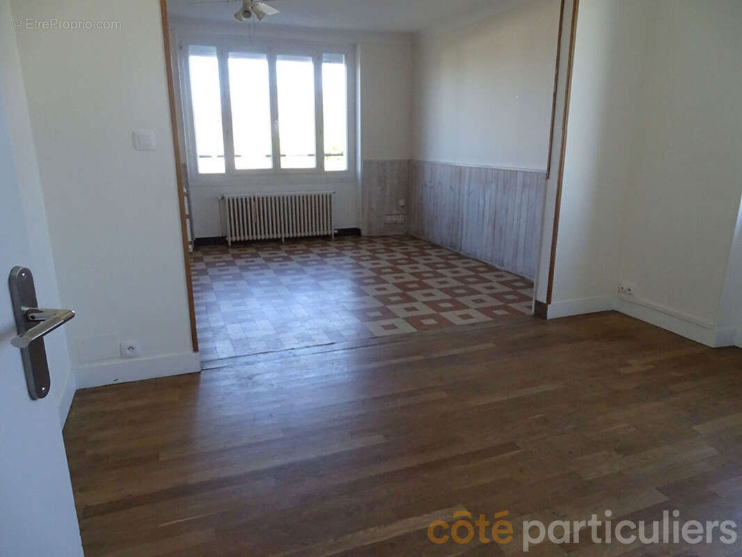 Maison à CHEZAL-BENOIT