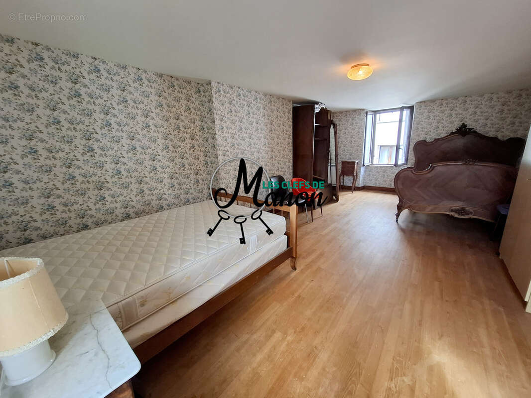 Maison à rénover 2 chambres petit terrain + grange - photo 10