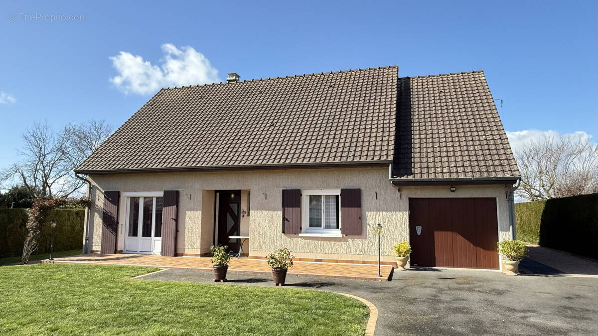 Autre à SAINT-GERAND-LE-PUY