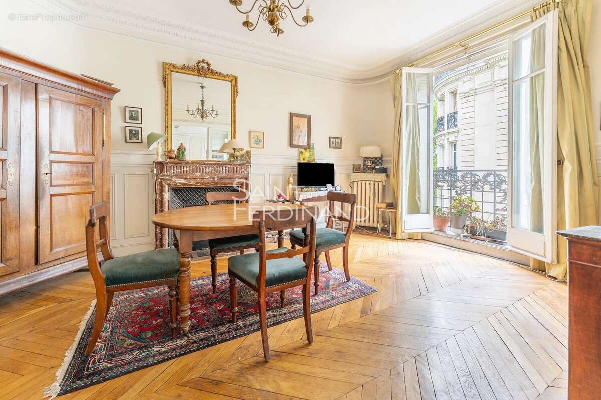 Appartement à NEUILLY-SUR-SEINE