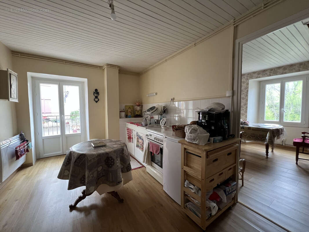 Appartement à MONTPEZAT-SOUS-BAUZON