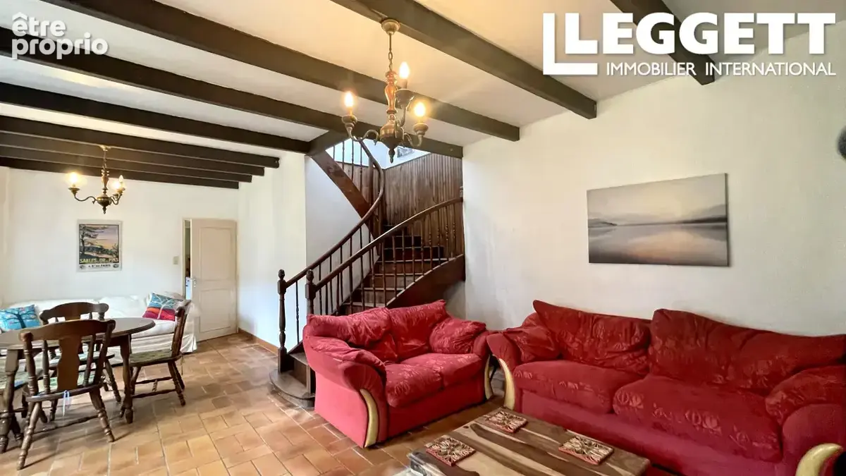 Charmante maison en pierre avec trois chambres, garage, bois et petit hangar. Sur un terrain de 3 380 m² - photo 3